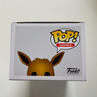 Funko POP! Games: Pokemon Vinyl Figure #626 : Eevee w/ Protector
