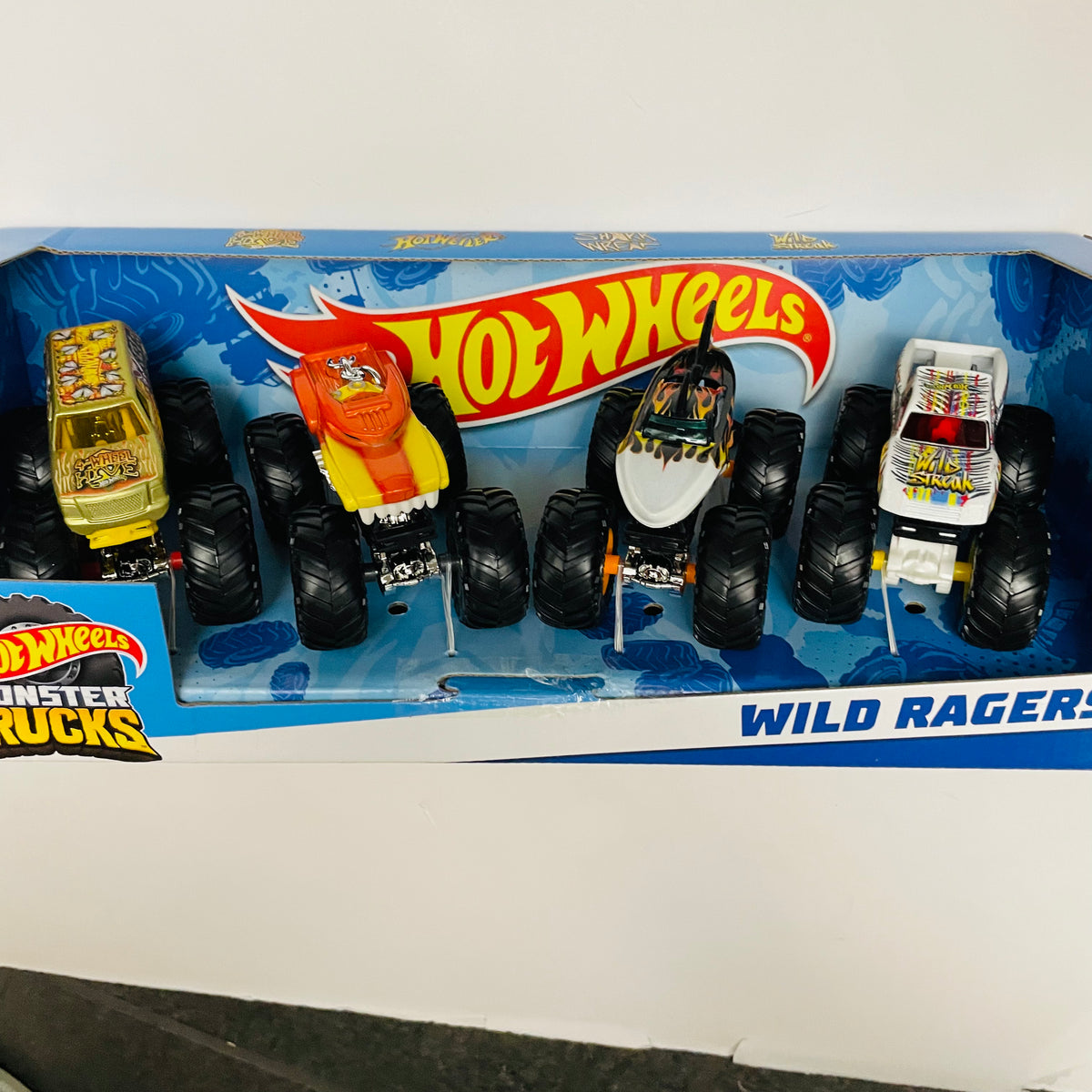 Hot Wheels Monster Trucks 1:43 Scale Light and Sound - Bigfoot – Yummy  Boutique