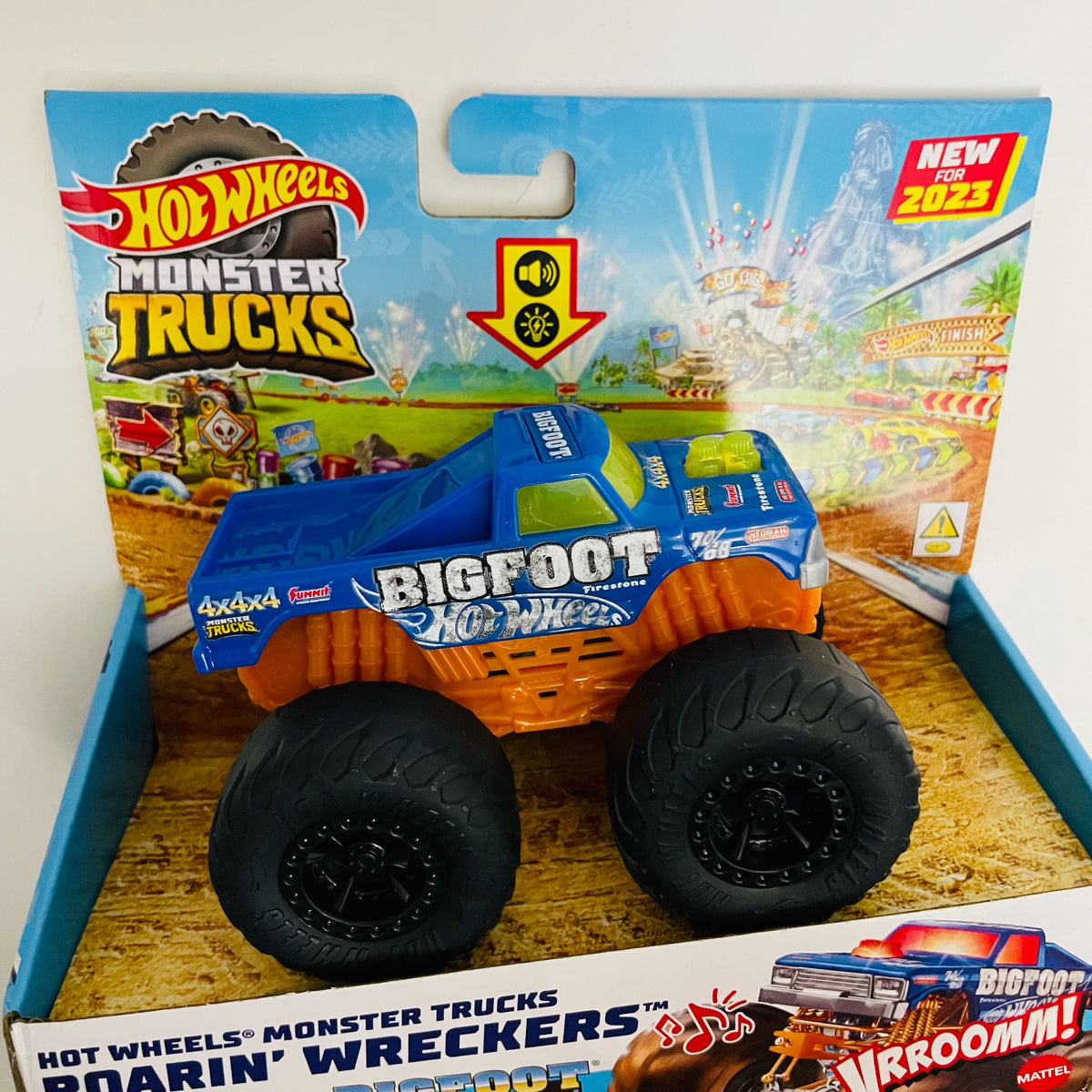 Hot Wheels Monster Trucks Roarin' Wreckers, 1 1:43 Scale Truck with Lights  & Sounds – StockCalifornia